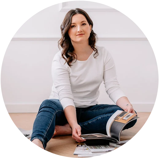 Natalia Piekarz – projektant wnętrz Homely Studio Kraków podczas pracy nad projektem aranżacji